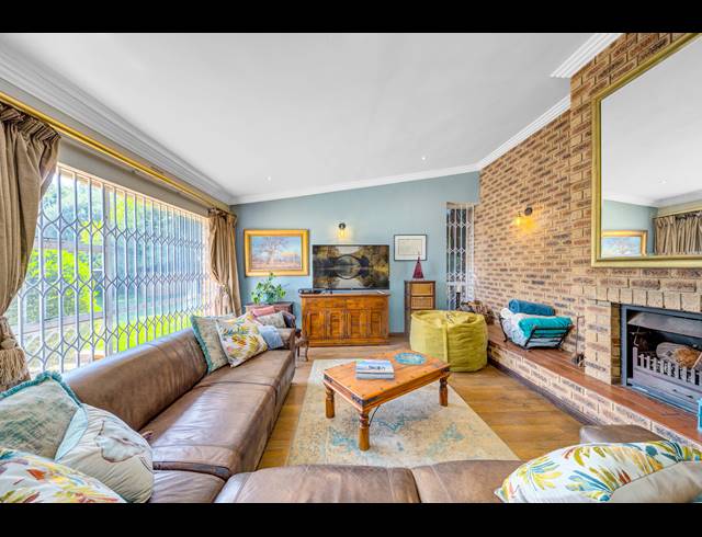 4 BEDROOM FREEHOLD FOR SALE IN RUIMSIG